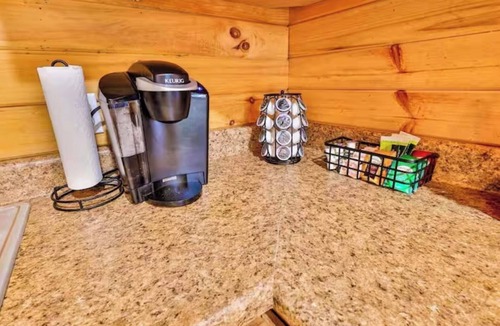 Louisa Cabin | Secluded 2 Bedroom Timber Ridge Cabin- Hot Tub, Lake Boat Ramp 1 Mile, Fishing