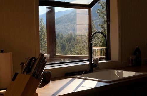 Zigzag Cabin | Secluded 5BR Cabin, Hot Tub, Views, Mt Hood