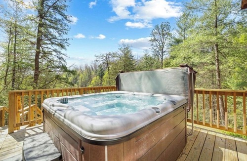 Zoe Cabin | Secluded Cliffview Cabin with Amazing View & Hot Tub, Nestled on 4 Private Acres