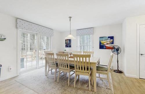 Southport House | Secluded Dog-Friendly Getaway w/Free WiFi, Private Washer/Dryer, Furnished Deck