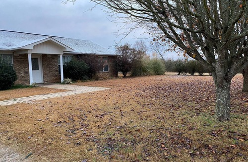 De Queen House | Secluded Home on 60acres, 20min to dwtn, space to park boat,1mi to Lake +kayaks