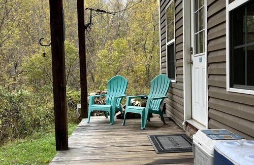 Scottown Cabin | Secluded Off-Grid Cabin with Waterfall & Hiking Trails Near Rome Township, OH