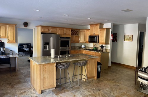 Spinnaker Hill House | Serene 5 Bedroom With Pool & Jacuzzi and Panoramic Ocean Views!