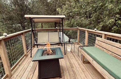 Garfield Cabin | Serene container tiny home with 1 bedroom and WiFi, AC in scenic Garfield