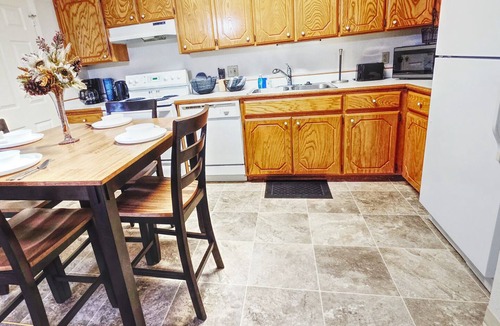 Idabel Cottage | Serene & Cozy Family-Friendly 2 Bedroom Cottage