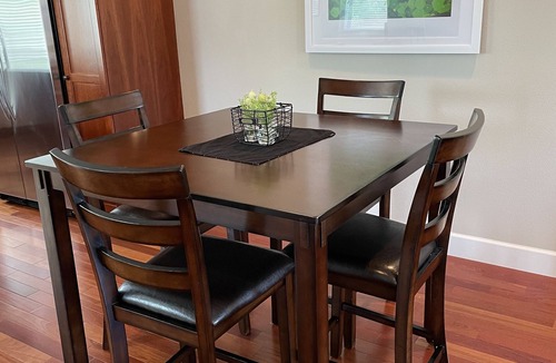 Sunnyside House | Simply Chic townhome 15 mins to PDX airport.