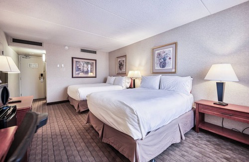 Southeast Calgary Hotel | Situated 7-minute drive from downtown Calgary, & 2 minutes from Stampede Park