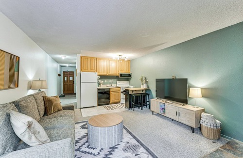 Red River Condo | Ski-In/Ski-Out Main Street Condo: Newly Renovated