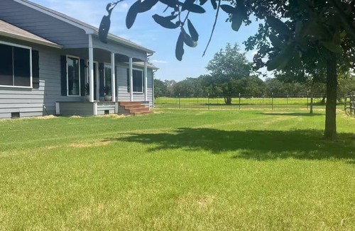 Elmo House | Skyblue Ranch, Peaceful Getaway with Pool!Pets!
