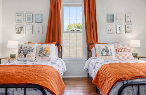 Bristol House | Sleep 10 * in this historic home in state streets