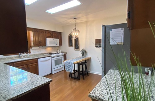 Bristol House | Sleeps 10 close to all attractions! BMSpeedWay, DT, Casino, Holston & Boone Lake