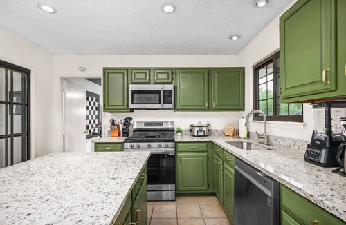 North San Antonio - SAT House | Sleeps 10 - Pool - Hot Tub - Fire Pit - Playground