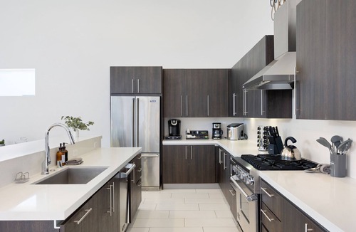 La Quinta House | Sleeps 28 | Bocce Ball, Pool, EV Charger, Near Coachella | Polo Villas Paradise