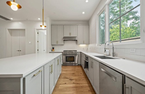 Bouldin House | SoCo Oasis | Pool | Gym | Fire Pit | DT ATX