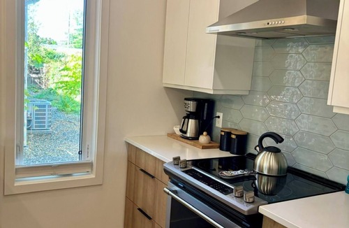 South Central House | South Pandosy Bungalow Close to Kelowna General Hospital