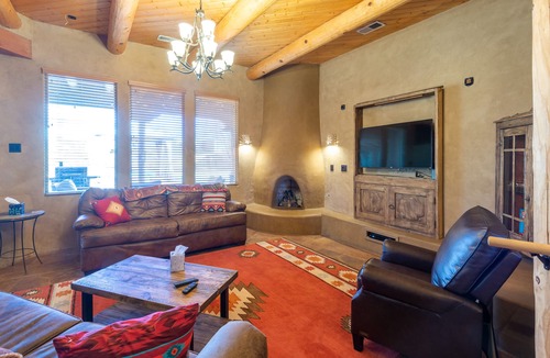Alamedan Valley House | Southwestern Adobe Retreat 2.6 miles from Balloon Fiesta