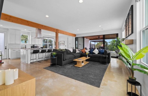 Driftwood House | Spa/Pool, GameBarn, Pickleball, FirePit, Big Views