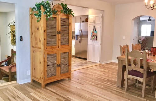 Alamedan Valley House | Spacious Family Retreat 4brm Sleeps 10 Parkside Quiet Los Ranchos Oasis