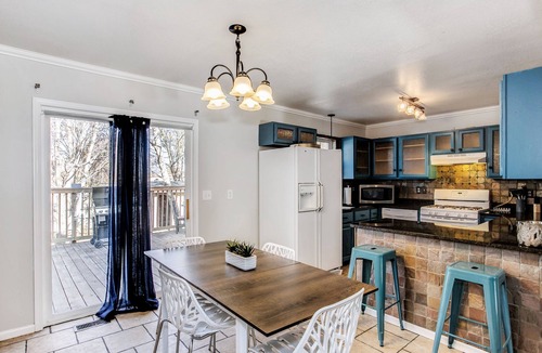 Wichita House | Spacious 2,500 Sq Ft Wichita Home -3 Showers-2 Tubs-Near Base & Arena