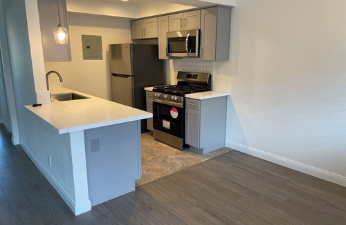 North Long Beach Apartment | Spacious 2-bedroom apartment with Pool in fabulous Long Beach