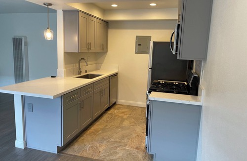 North Long Beach Apartment | Spacious 2-bedroom apartment with Pool in fabulous Long Beach