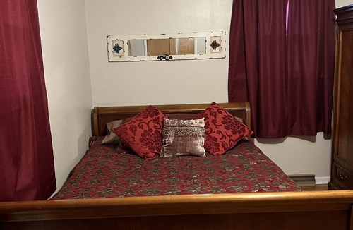 Russell House | Spacious 2 bedroom home in quiet neighborhood w/ mini workout room