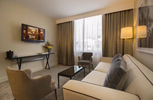 Downtown Portland Hotel | Spacious 2-Queen Penthouse Suite – Top Floor Stay w/City Views