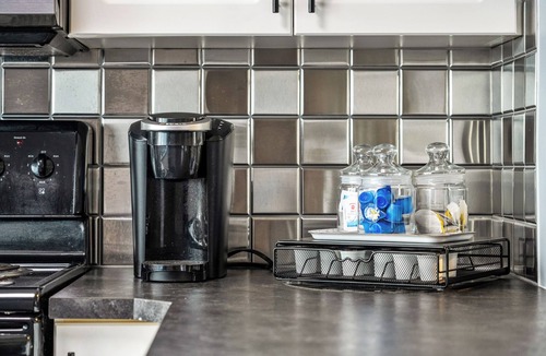East Village Condo | Spacious 3-Bed Downtown, AC, Heated Underground Prkg, Near Saddledome & Stampede