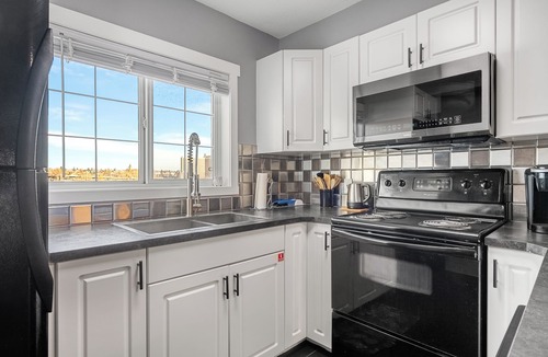 East Village Condo | Spacious 3-Bed Downtown, AC, Heated Underground Prkg, Near Saddledome & Stampede