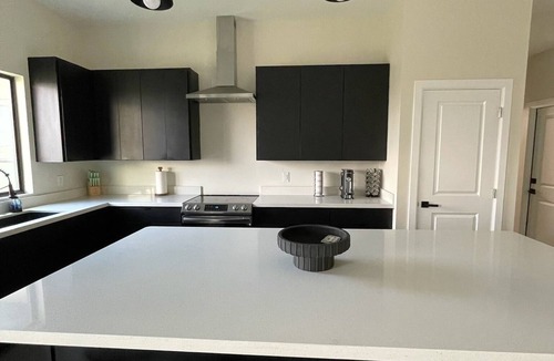 Brownsville House | Spacious 3-Bedroom Home with Large Backyard – Perfect for Families & Gatherings!