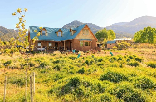 Arroyo Seco Ski Chalet | Spacious 3-bedroom garden chalet in Arroyo Seco for your getaway
