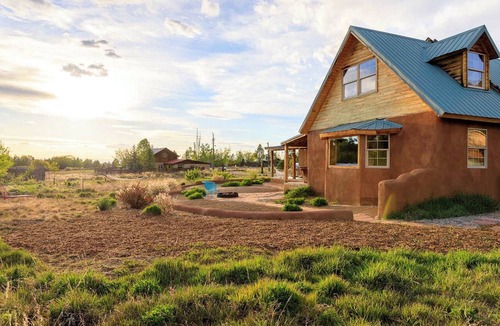 Arroyo Seco Ski Chalet | Spacious 3-bedroom garden chalet in Arroyo Seco for your getaway