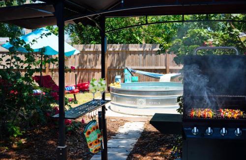 Clearwater House | Spacious 4 bedroom 3 bath Clearwater Vacation House Cowboy Pool Fire Pit Games Close to Clearwater Beach Biking Trail Farmers Markets Harbor Health Spa Baycare Ballpark and Ruth Eckerd Hall Golf Courses