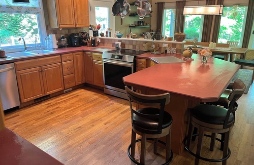 Blacksburg House | Spacious 4-bedroom house with decks in Blacksburg, 7 minutes from VT campus.