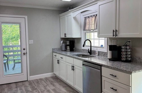Matewan House | Spacious 4-bedroom house with all the extra amenities you’re looking for!