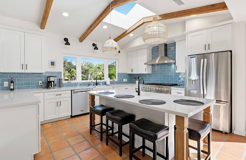 Vista House | Spacious 4-bedroom house in fabulous Vista with saltwater pool and jacuzzi