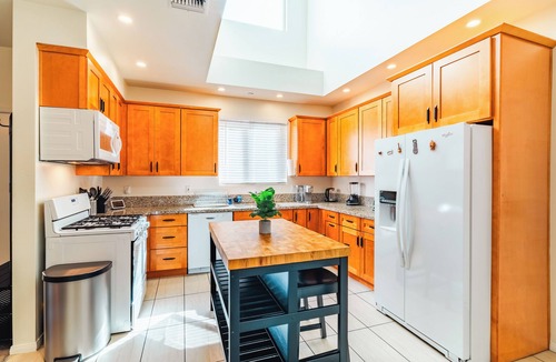 West Gateway House | Spacious 4-Bedroom Townhome/2-Car Garage/Cruise Terminal