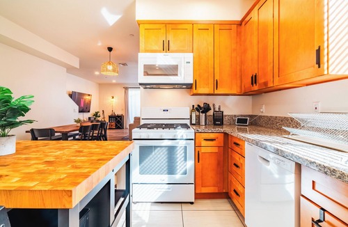 West Gateway House | Spacious 4-Bedroom Townhome/2-Car Garage/Cruise Terminal