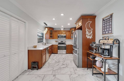 Lakeview Village House | Spacious 4BR/3BA~Espresso machine~Backyard~Grill!