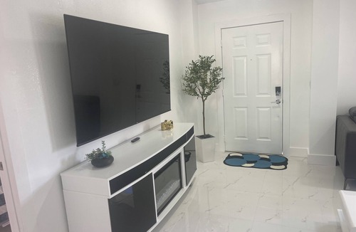 Providence Lakes House | Spacious 5 bedroom home with WiFi and air conditioning in charming Brandon.