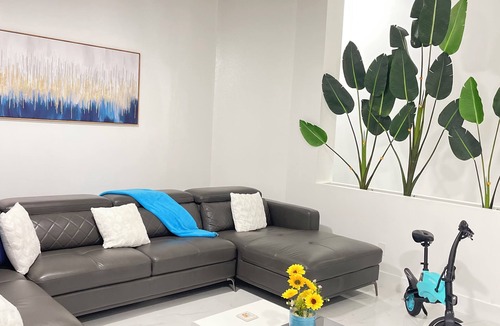 Providence Lakes House | Spacious 5 bedroom home with WiFi and air conditioning in charming Brandon.