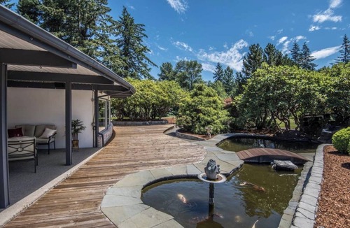 Pleasant Valley House | SPACIOUS 6 ACRE MID CENTURY FAMILY REUNION RANCH IN PORTLAND