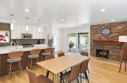 Buena Park House | Spacious 6-bedroom house with fitness room and AC in charming Buena Park