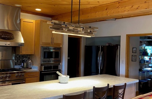 Sissonville Cabin | Spacious 7-bedroom lodge with WiFi and AC in peaceful countryside of Kenna,WV