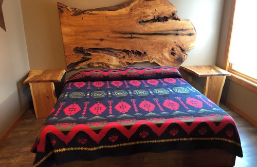 Porum Cabin | Spacious 9-bedroom, 7.5 bathroom. Swimming pool, jacuzzi,sound syste, much more