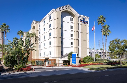 Anaheim Resort House | Spacious Accommodation Close to Shaws Cove Beach! Pool, Parking, Shuttle!