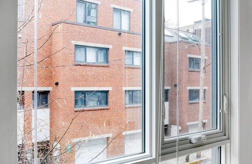 Allston Apartment | Spacious Allston Studio w/W/D & Gym, near Green Line, by Blueground