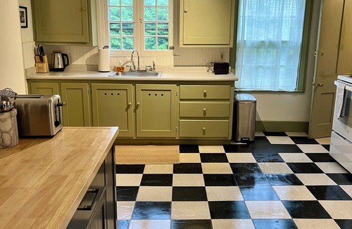 Belfast Apartment | Spacious and bright 3-bedroom in a charming historical building in town Belfast