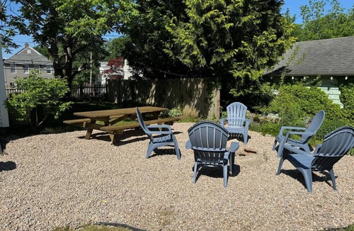 Wakefield-Peacedale House | Spacious and charming home