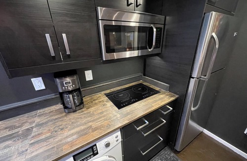 Irvington Apartment | Spacious apartment suite in Portland's Historic Irvington neighborhood.